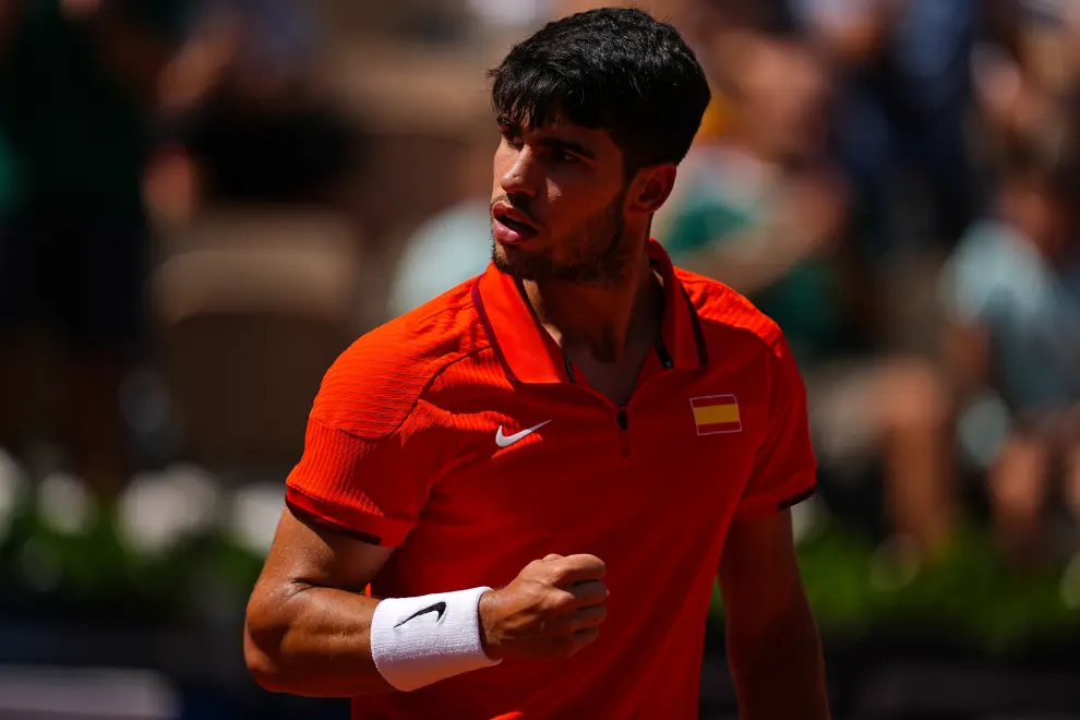 Carlos Alcaraz of Spain looks on against Roman Safiullin of Individual Neutral Athlete during Mens Singles Third Round Tennis match on Court Suzanne-Lenglen during the Paris 2024 Olympics Games on July 31, 2024 in Paris, France...AFP7 ..31/07/2024 ONLY FOR USE IN SPAIN [[[EP]]]