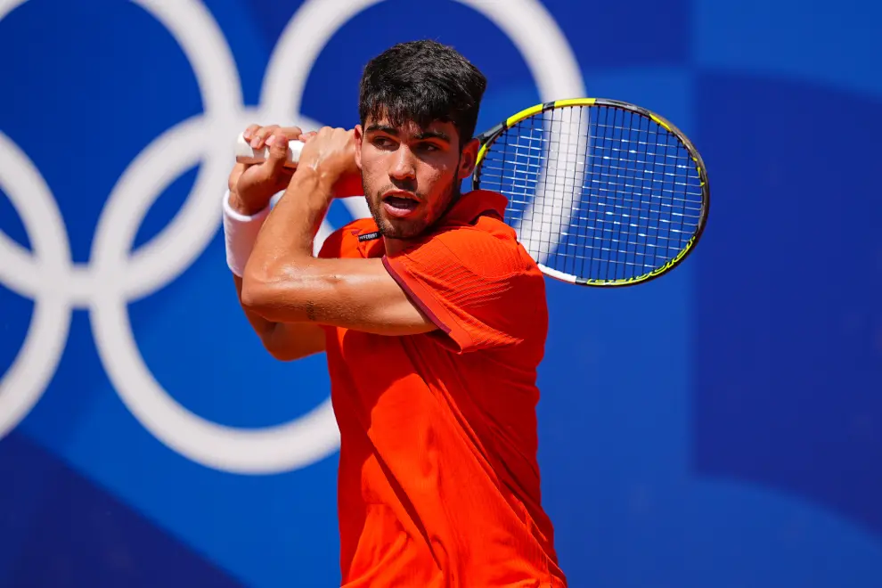Carlos Alcaraz of Spain looks on against Roman Safiullin of Individual Neutral Athlete during Mens Singles Third Round Tennis match on Court Suzanne-Lenglen during the Paris 2024 Olympics Games on July 31, 2024 in Paris, France...AFP7 ..31/07/2024 ONLY FOR USE IN SPAIN [[[EP]]]