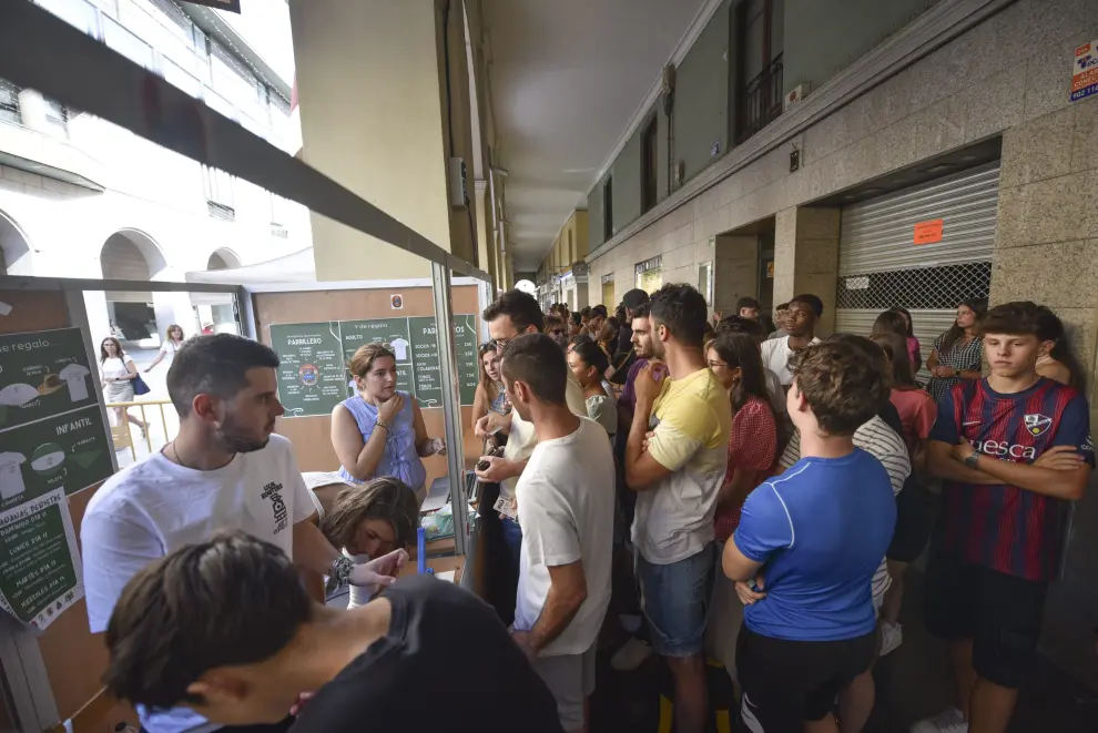 Campaña de socios de las peñas de Huesca para San Lorenzo.