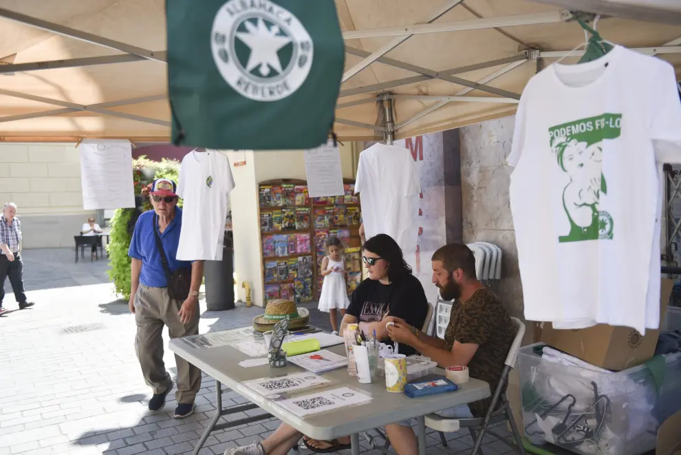 Campaña de socios de las peñas de Huesca para San Lorenzo.