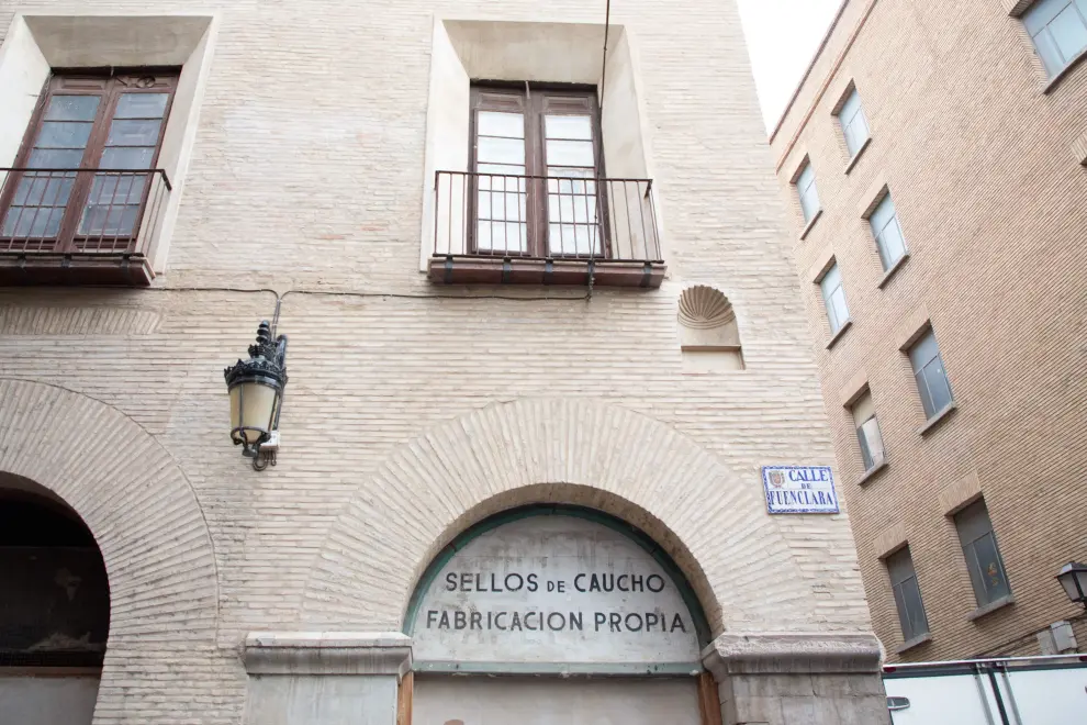 Fachada de lo que fue Gráficas Minerva, en la calle de Fuenclara de Zaragoza.