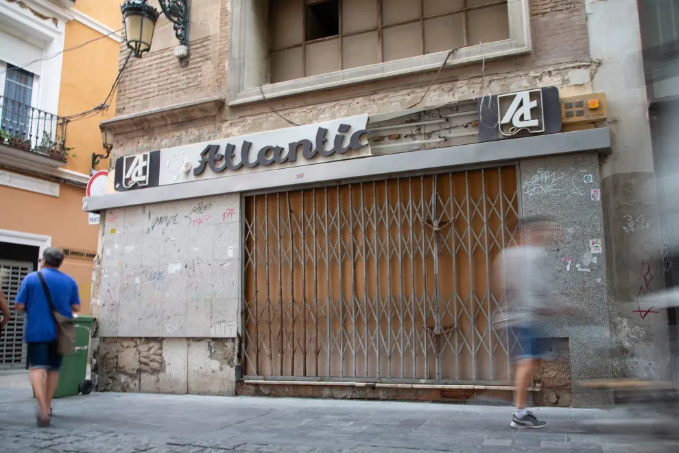 Fachada de Atlántida, en la calle de Fuenclara de Zaragoza.