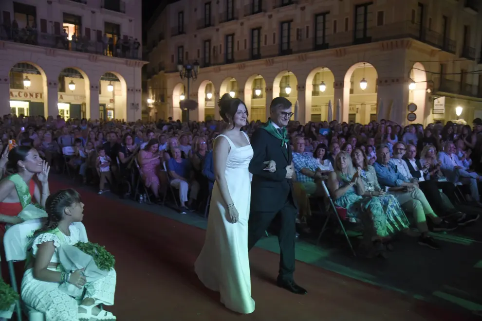 La plaza de López Allué estuvo de nuevo abarrotada para dar la bienvenida a las mairalesas y el mainate de las Fiestas de San Lorenzo 2024 de Huesca.