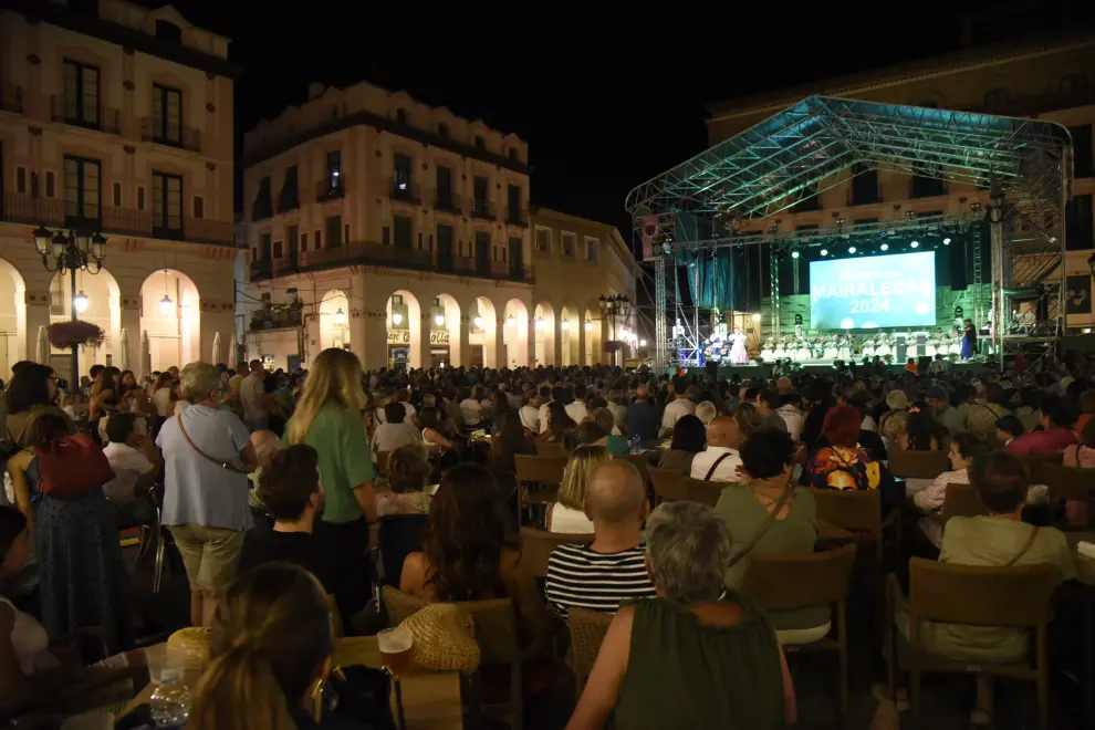 La plaza de López Allué estuvo de nuevo abarrotada para dar la bienvenida a las mairalesas y el mainate de las Fiestas de San Lorenzo 2024 de Huesca.