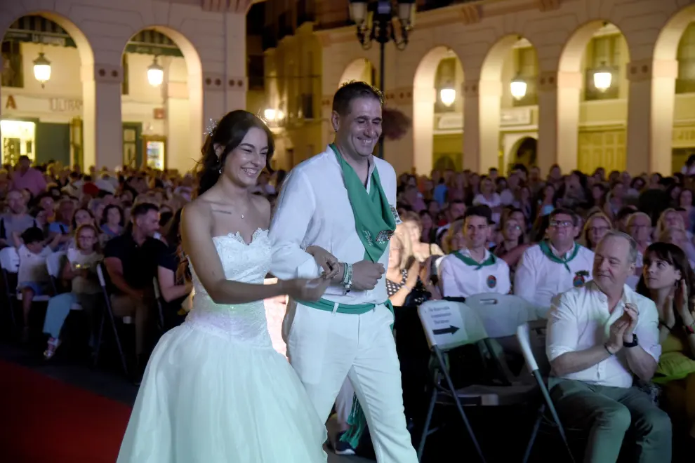 La plaza de López Allué estuvo de nuevo abarrotada para dar la bienvenida a las mairalesas y el mainate de las Fiestas de San Lorenzo 2024 de Huesca.