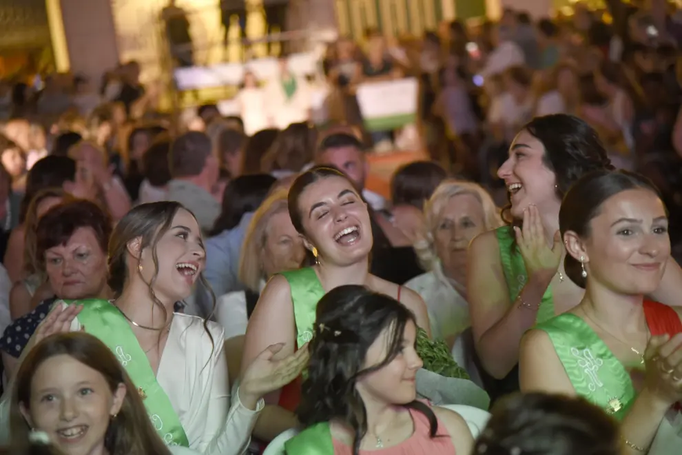 La plaza de López Allué estuvo de nuevo abarrotada para dar la bienvenida a las mairalesas y el mainate de las Fiestas de San Lorenzo 2024 de Huesca.