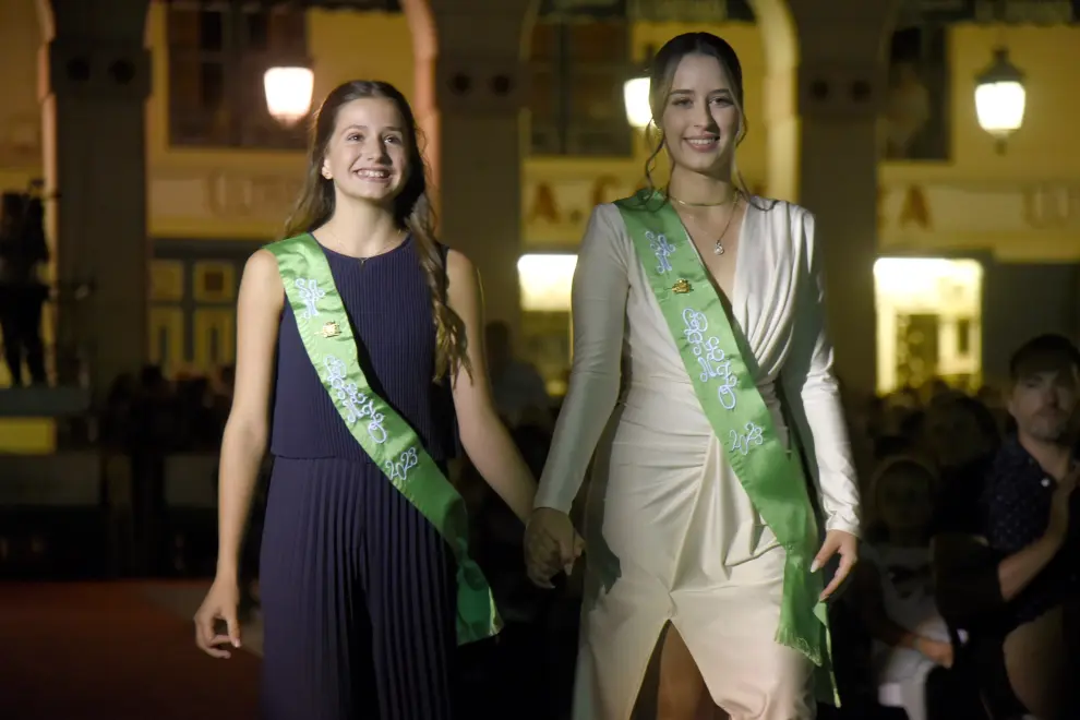 La plaza de López Allué estuvo de nuevo abarrotada para dar la bienvenida a las mairalesas y el mainate de las Fiestas de San Lorenzo 2024 de Huesca.