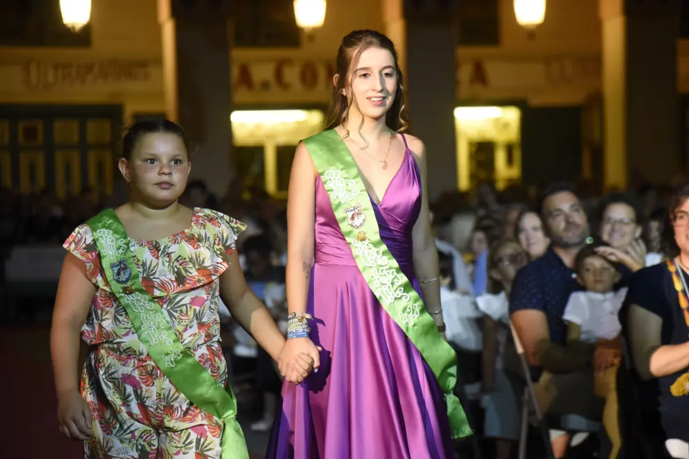 La plaza de López Allué estuvo de nuevo abarrotada para dar la bienvenida a las mairalesas y el mainate de las Fiestas de San Lorenzo 2024 de Huesca.