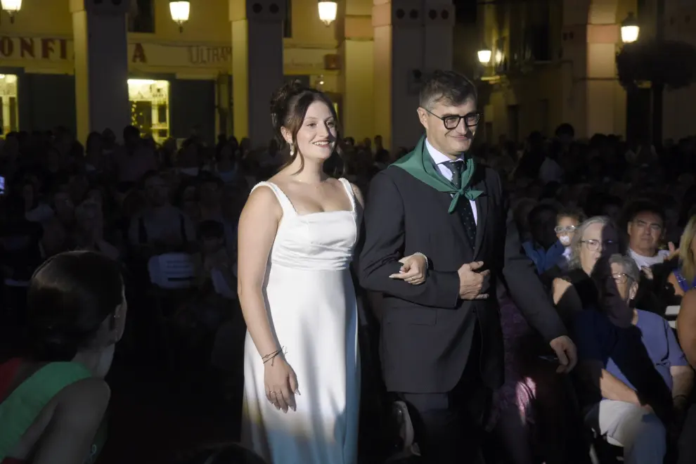 La plaza de López Allué estuvo de nuevo abarrotada para dar la bienvenida a las mairalesas y el mainate de las Fiestas de San Lorenzo 2024 de Huesca.