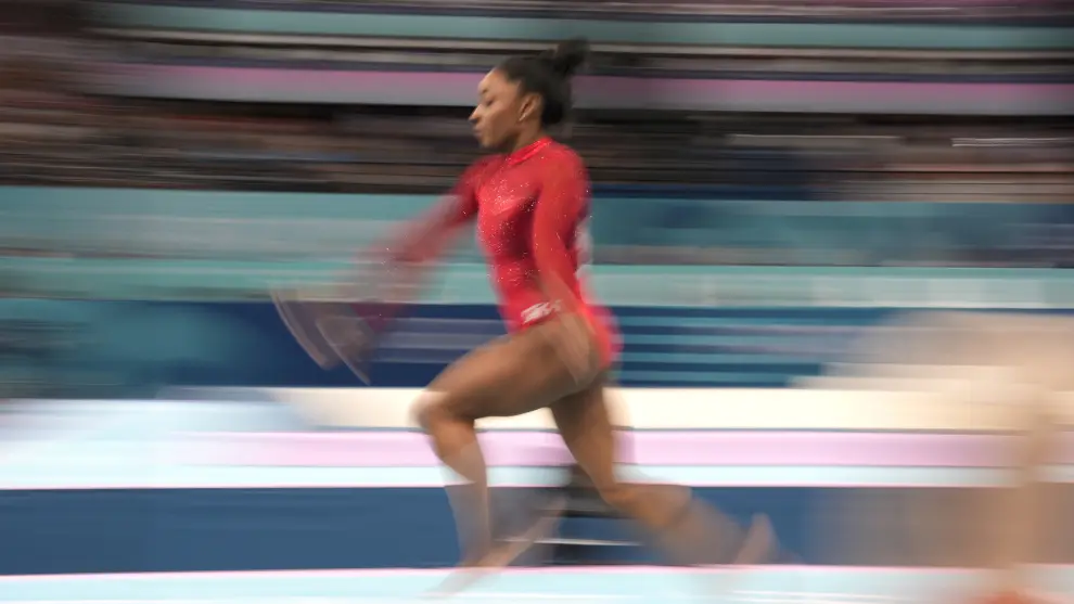 La estadounidense Simone Biles consigue una medalla en salto en París 2024.