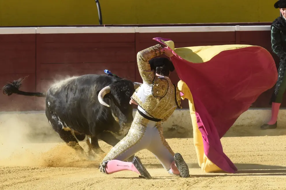 Novillada sin picadores en la plaza de Huesca.