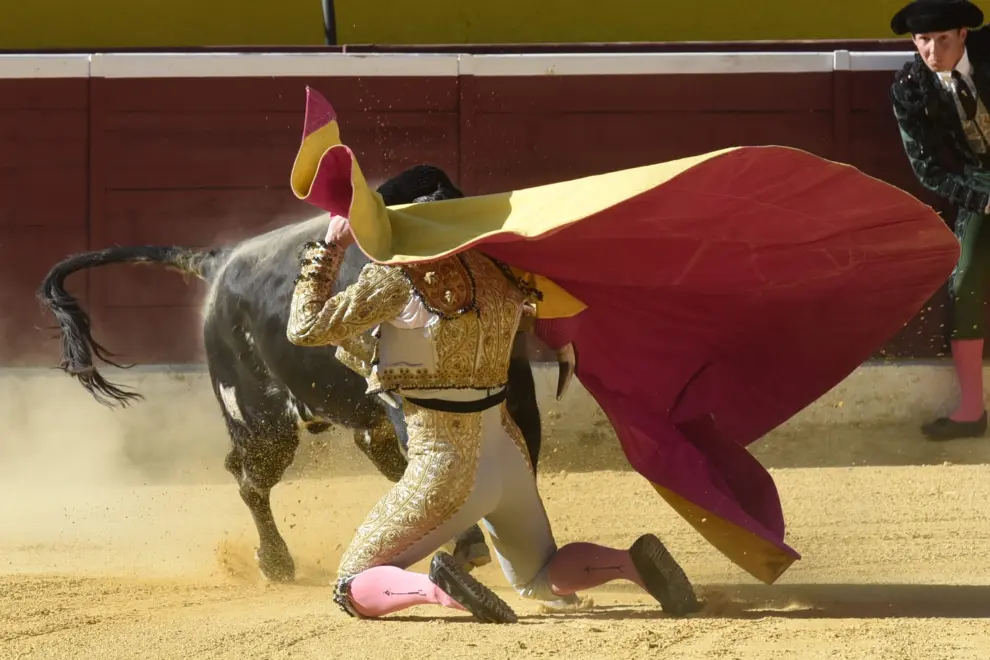 Novillada sin picadores en la plaza de Huesca.