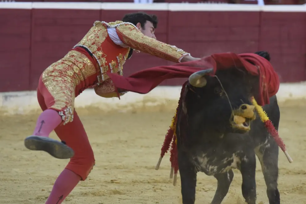 Novillada sin picadores en la plaza de Huesca.