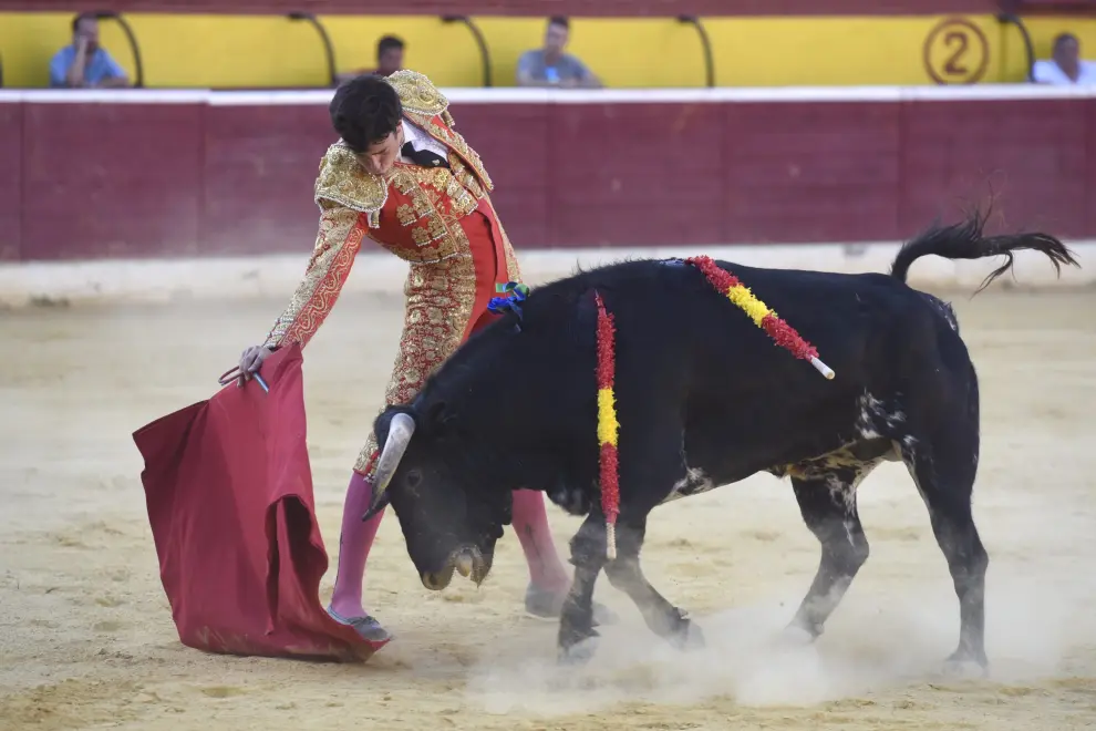 Novillada sin picadores en la plaza de Huesca.