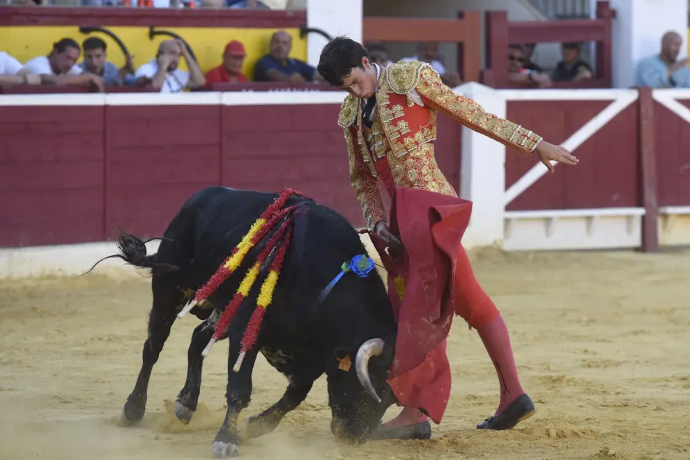 Novillada sin picadores en la plaza de Huesca.