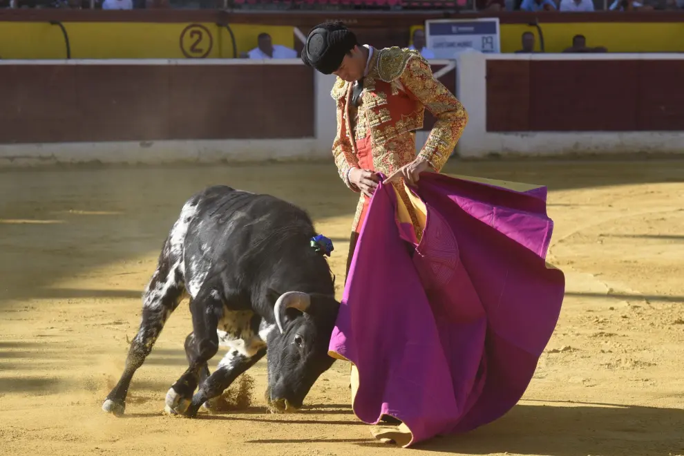 Novillada sin picadores en la plaza de Huesca.