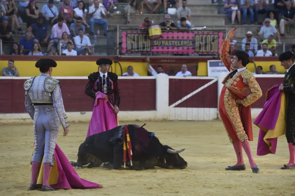 Novillada sin picadores en la plaza de Huesca.