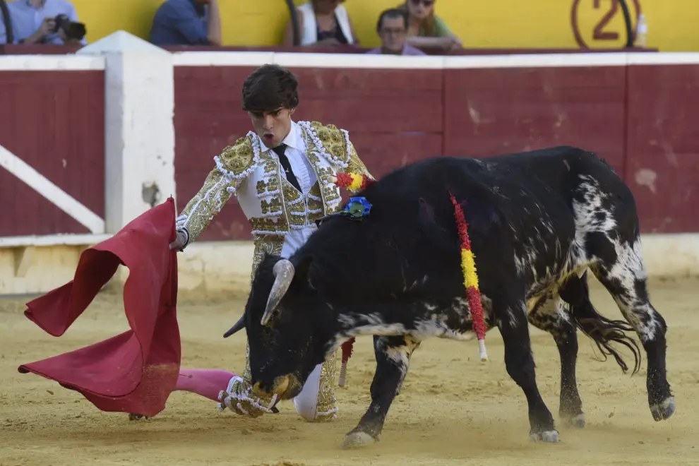 Novillada sin picadores en la plaza de Huesca.