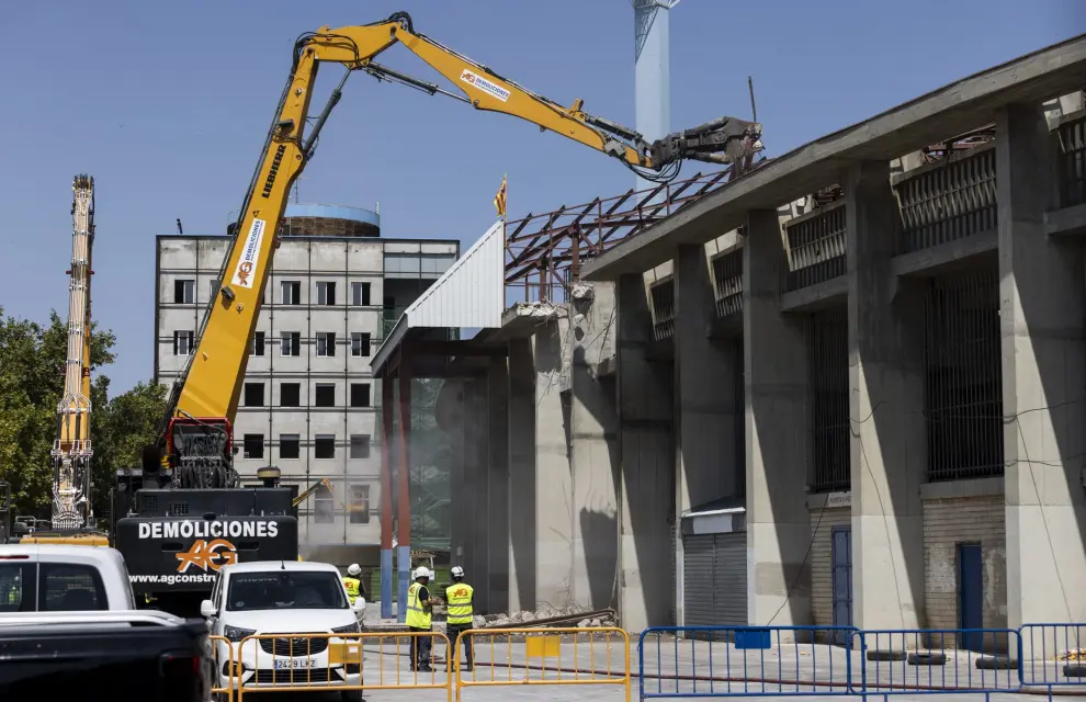 Comienza la demolición del Gol Sur del estadio de La Romareda.