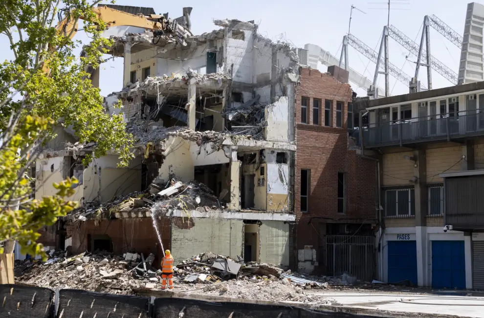 Comienza la demolición del Gol Sur del estadio de La Romareda.