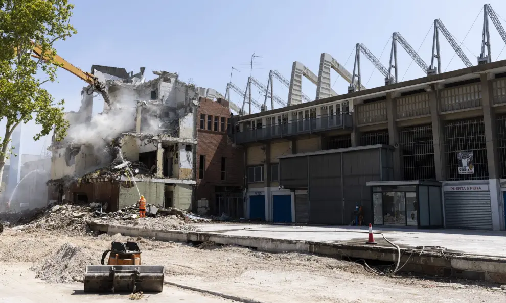 Comienza la demolición del Gol Sur del estadio de La Romareda.