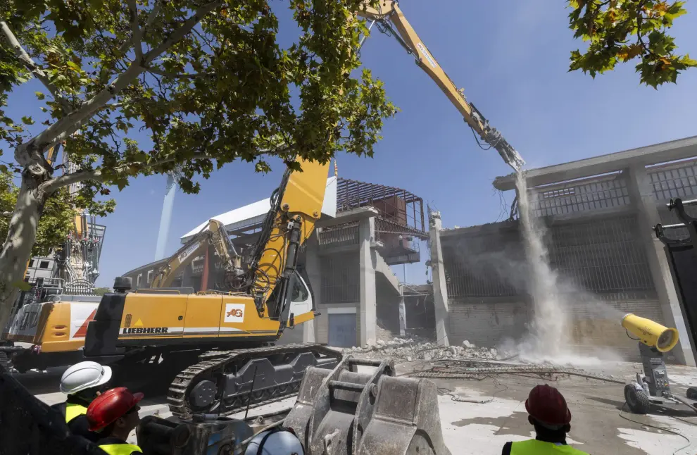 Comienza la demolición del Gol Sur del estadio de La Romareda.