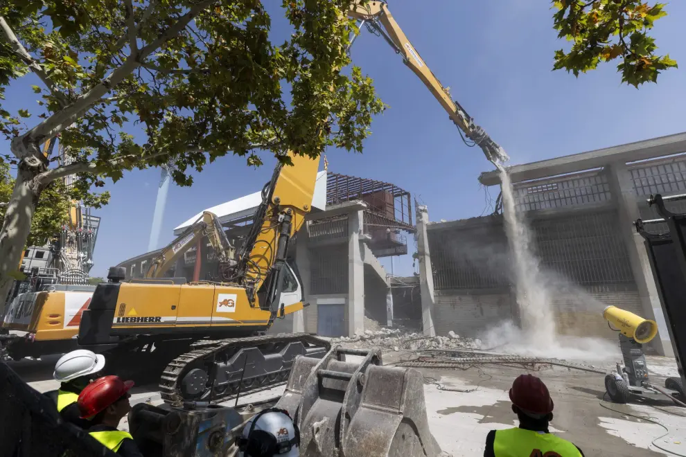 Comienza la demolición del Gol Sur del estadio de La Romareda.