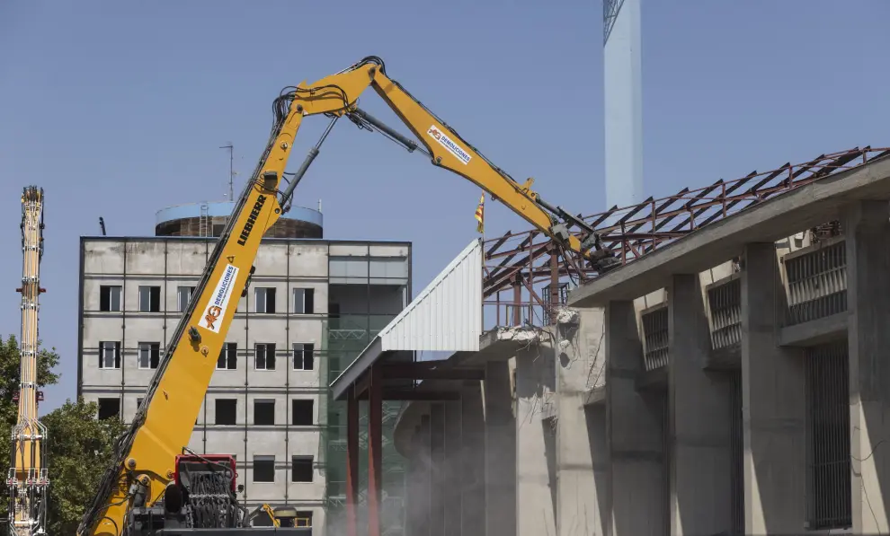 Comienza la demolición del Gol Sur del estadio de La Romareda.