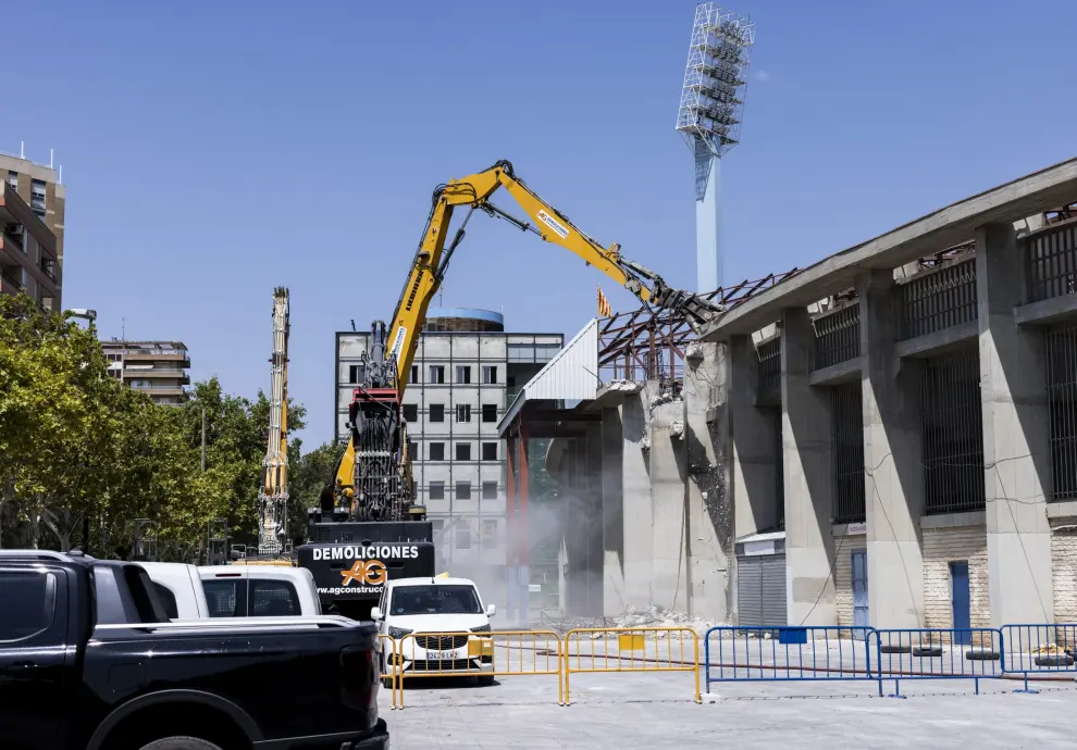 Comienza la demolición del Gol Sur del estadio de La Romareda.