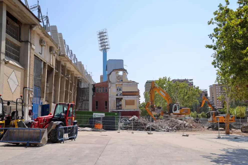 Comienza la demolición del Gol Sur del estadio de La Romareda.