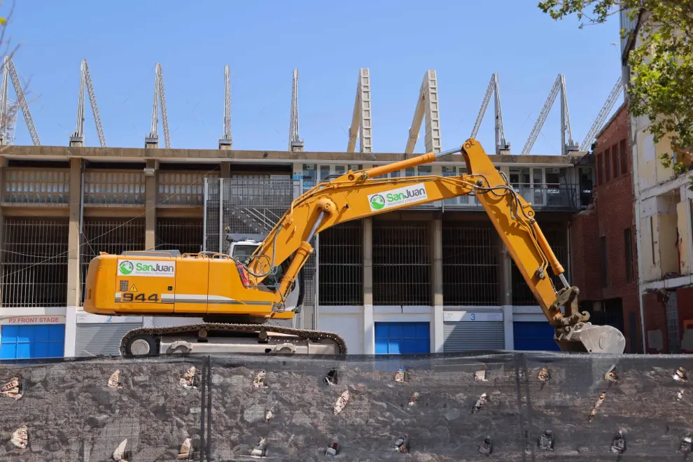 Comienza la demolición del Gol Sur del estadio de La Romareda.