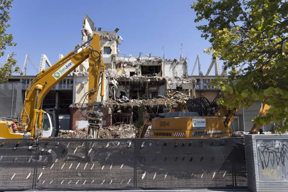 Comienza la demolición del Gol Sur del estadio de La Romareda.