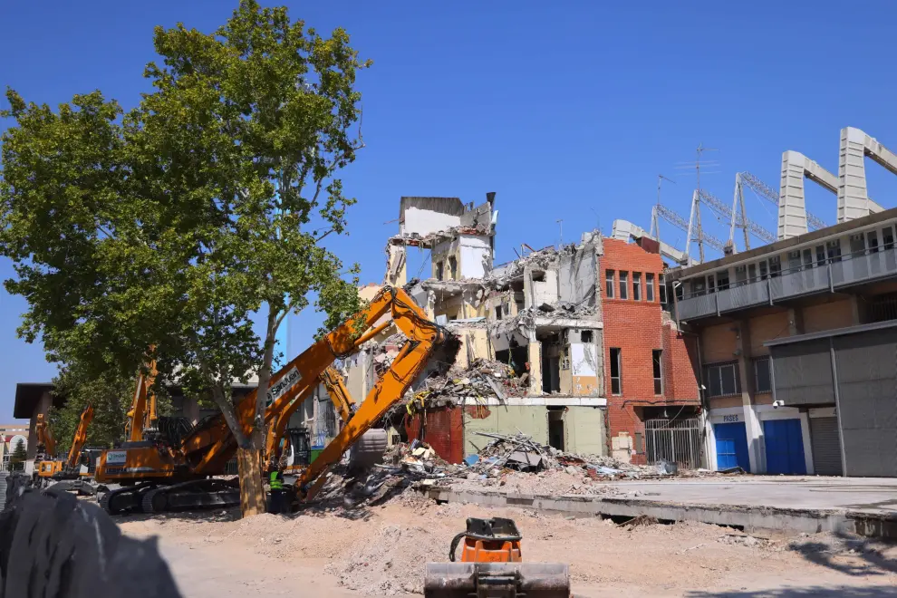 Comienza la demolición del Gol Sur del estadio de La Romareda.