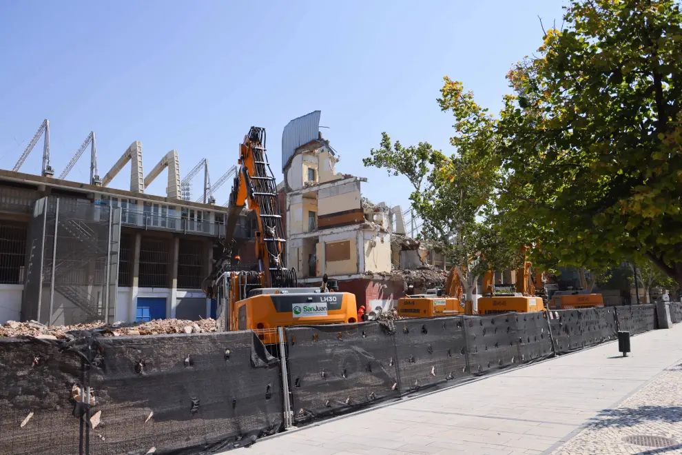 Comienza la demolición del Gol Sur del estadio de La Romareda.