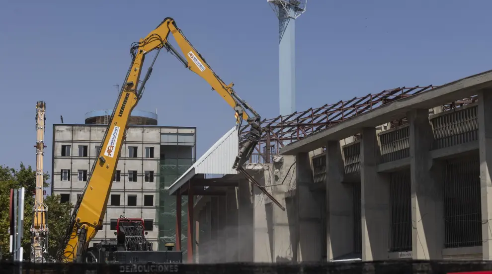 Comienza la demolición del Gol Sur del estadio de La Romareda.