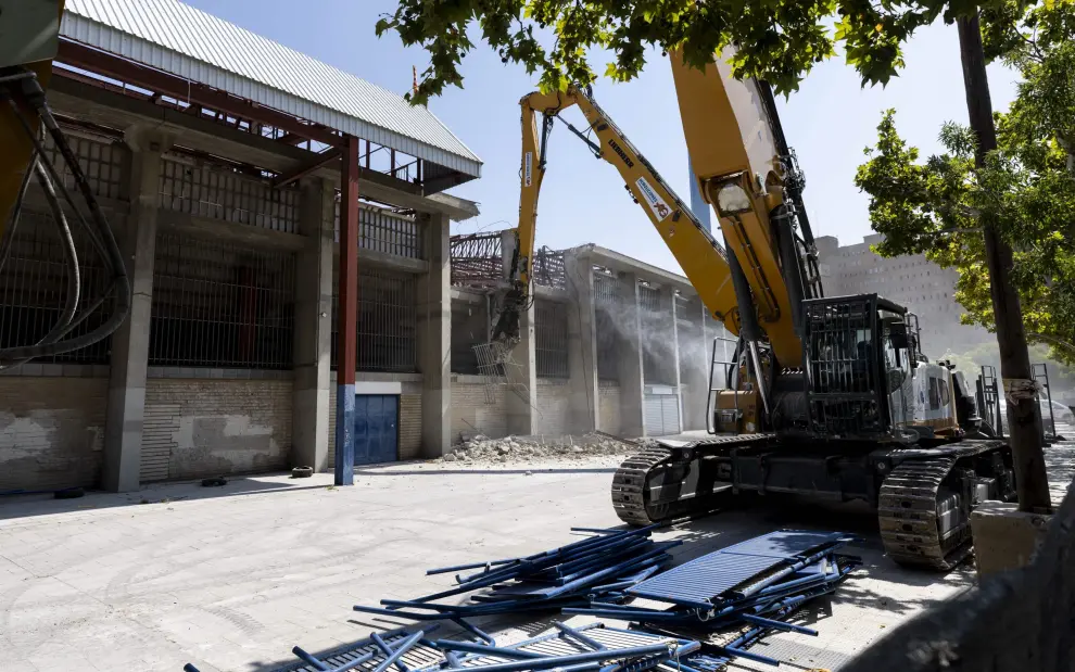 Comienza la demolición del Gol Sur del estadio de La Romareda.