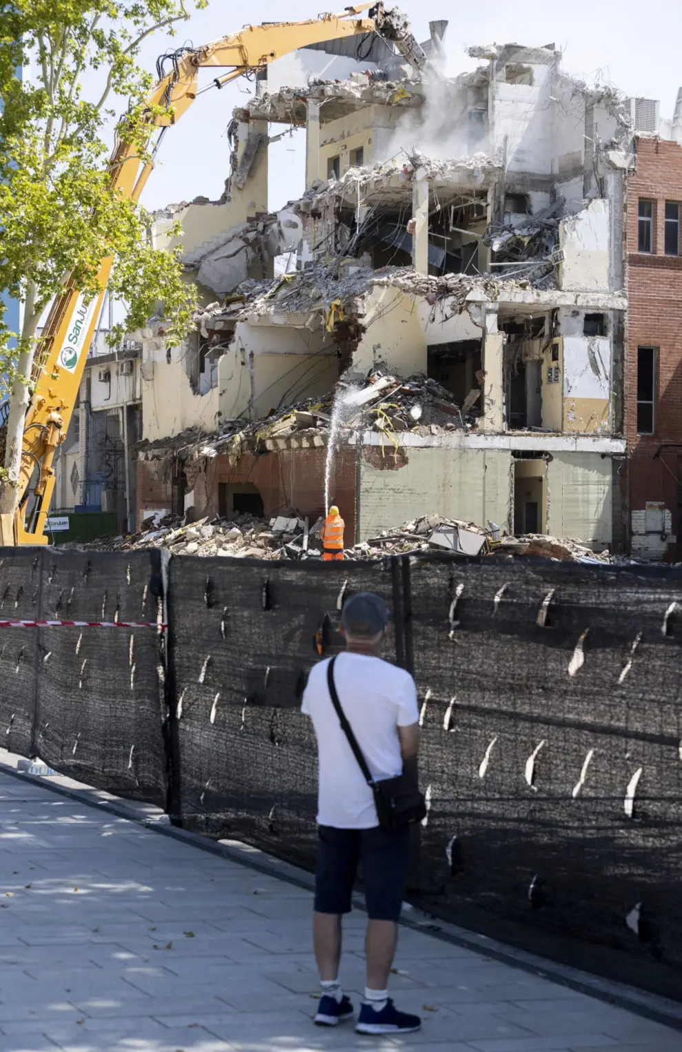 Comienza la demolición del Gol Sur del estadio de La Romareda.