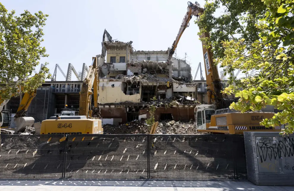 Comienza la demolición del Gol Sur del estadio de La Romareda.