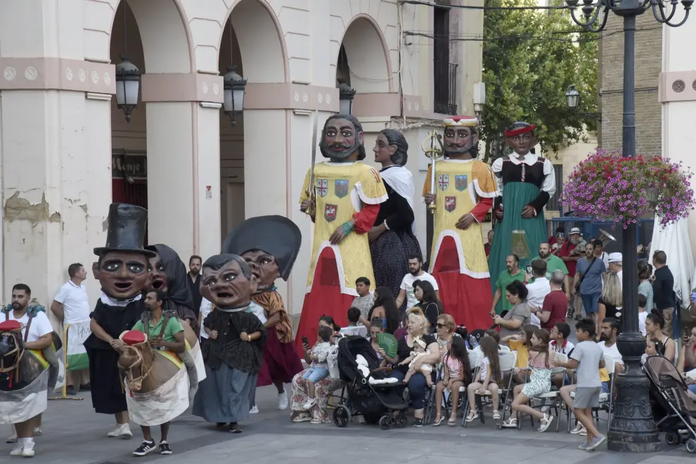 Gigantes, cabezudos y caballicos de Huesca.