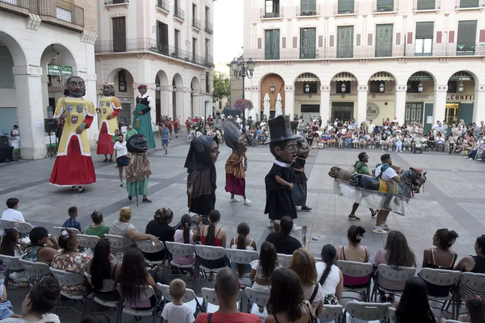 Gigantes, cabezudos y caballicos de Huesca.