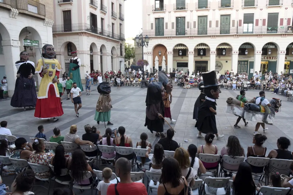 Gigantes, cabezudos y caballicos de Huesca.