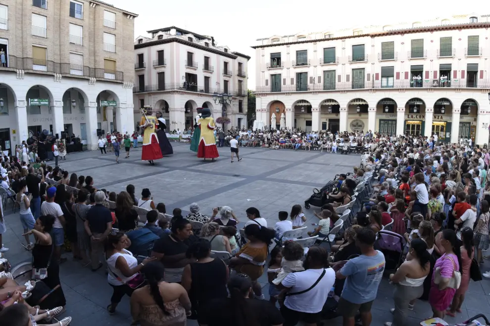 Gigantes, cabezudos y caballicos de Huesca.