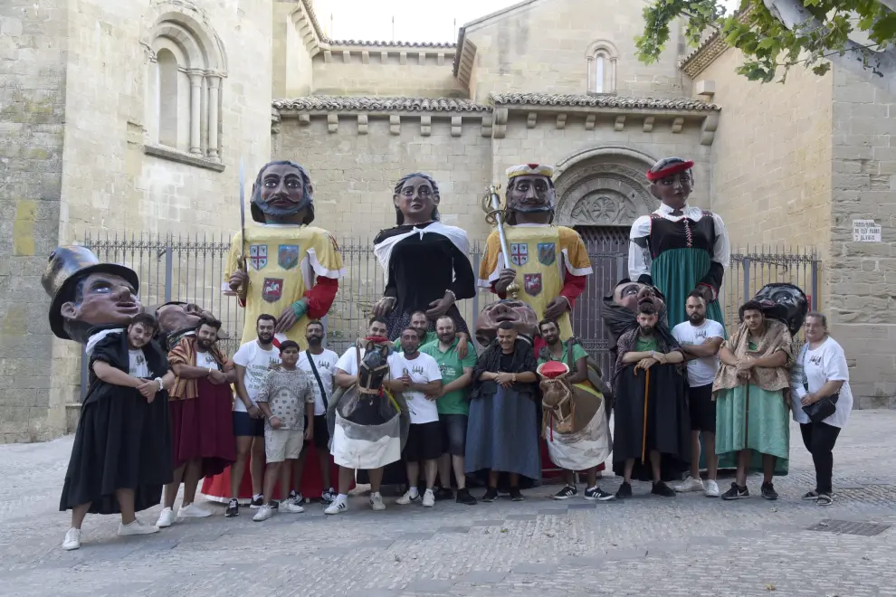 Gigantes, cabezudos y caballicos de Huesca.