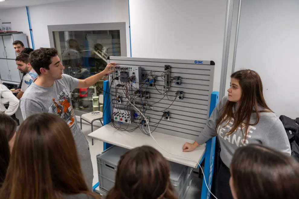 Fotos Las Alumnas Del Programa Stem Talent Girl En Un Taller De Rob Tica Im Genes