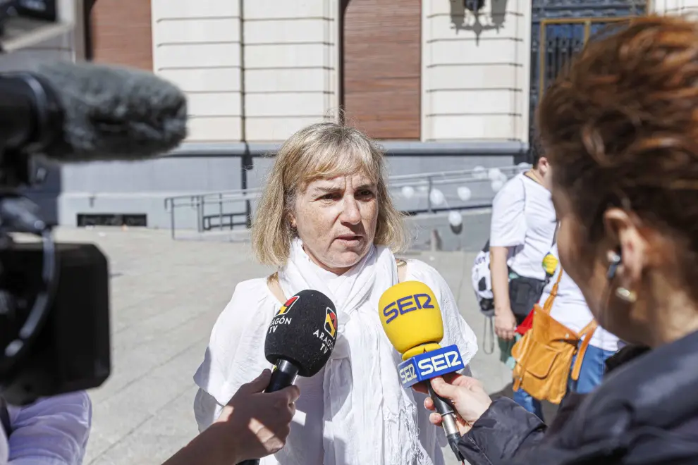Concentración en Zaragoza del colectivo Salud Digital Aragón que reclaman la regulación del uso de pantalla en las aulas y la vuelta a los libros de texto