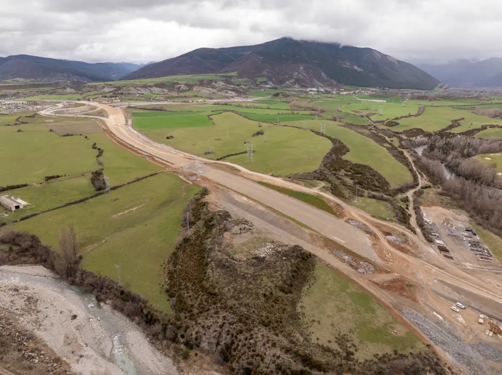Subtramo entre el enlace de Sabiñánigo Oeste y el viaducto, aún por asfaltar