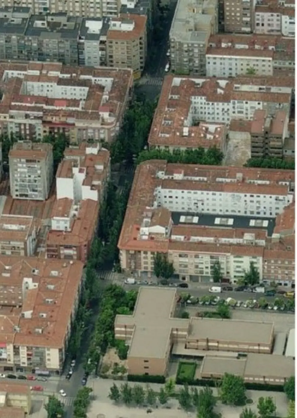 La calle, donde se van a reformar 500 metros de los 1.200 que tiene en total, es una de las arterías de Las Fuentes.