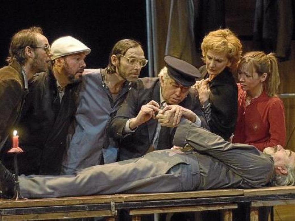 El actual reparto de 'Luces de bohemia', que hoy se estrena en el Teatro Principal