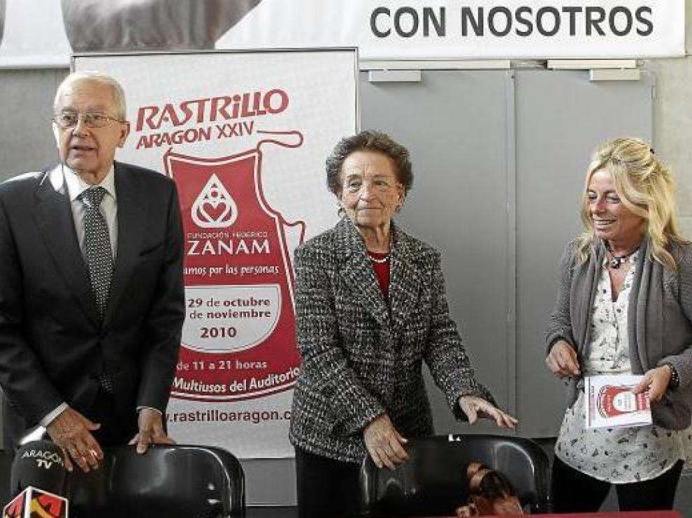 Enrique Santamaría, Ana María Cortés y Pía Arcal, ayer en la presentación del Rastrillo Aragón.