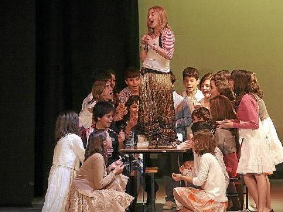 El grupo Alborada de Salesianos representó el miércoles 'Mamma mía, el ensayo'.